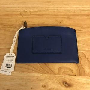 REED - Navy Clutch